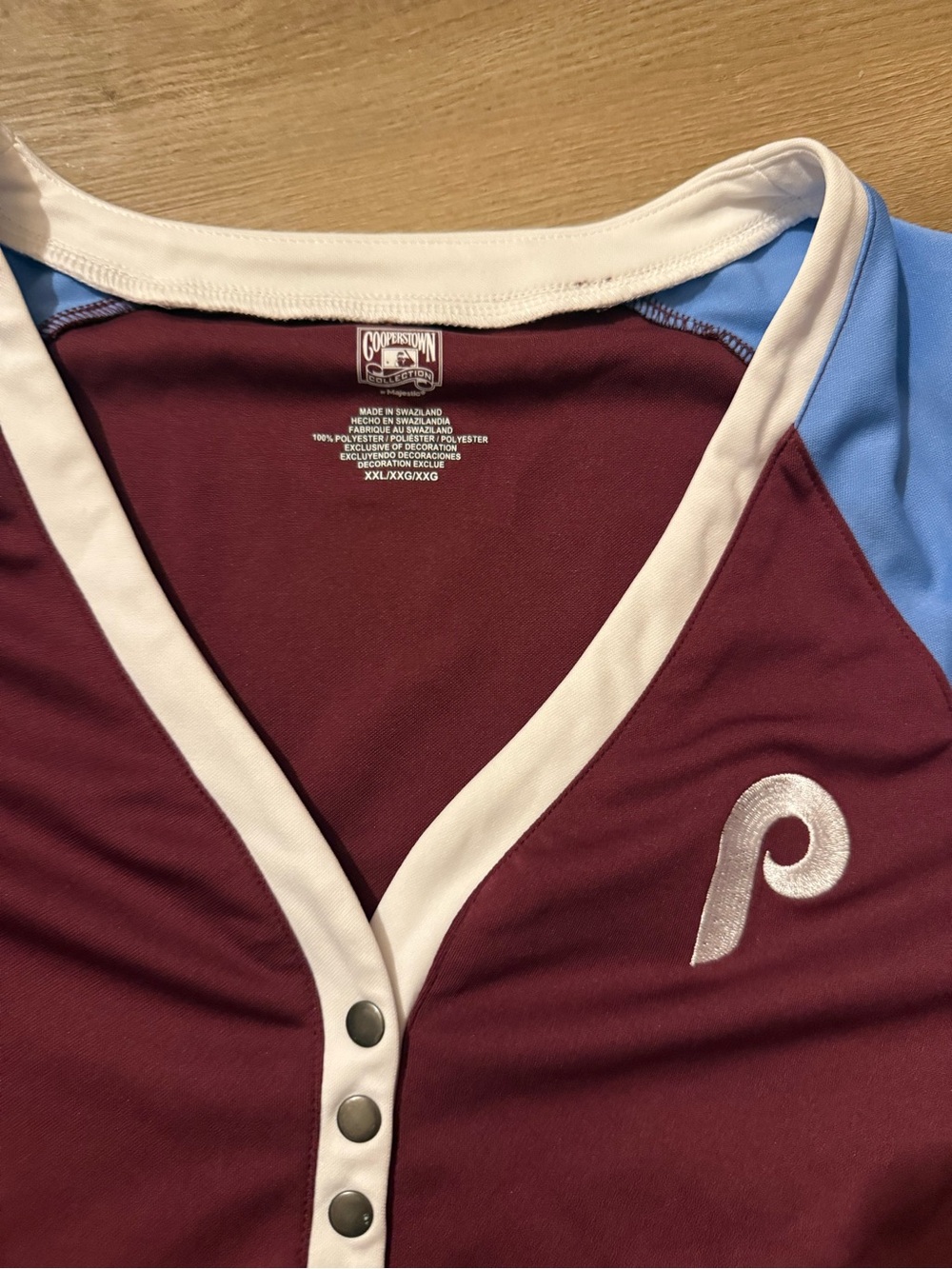 Women’s Philadelphia-Inspired Raglan Tee in Maroon and Light Blue - Picture 3 of 7